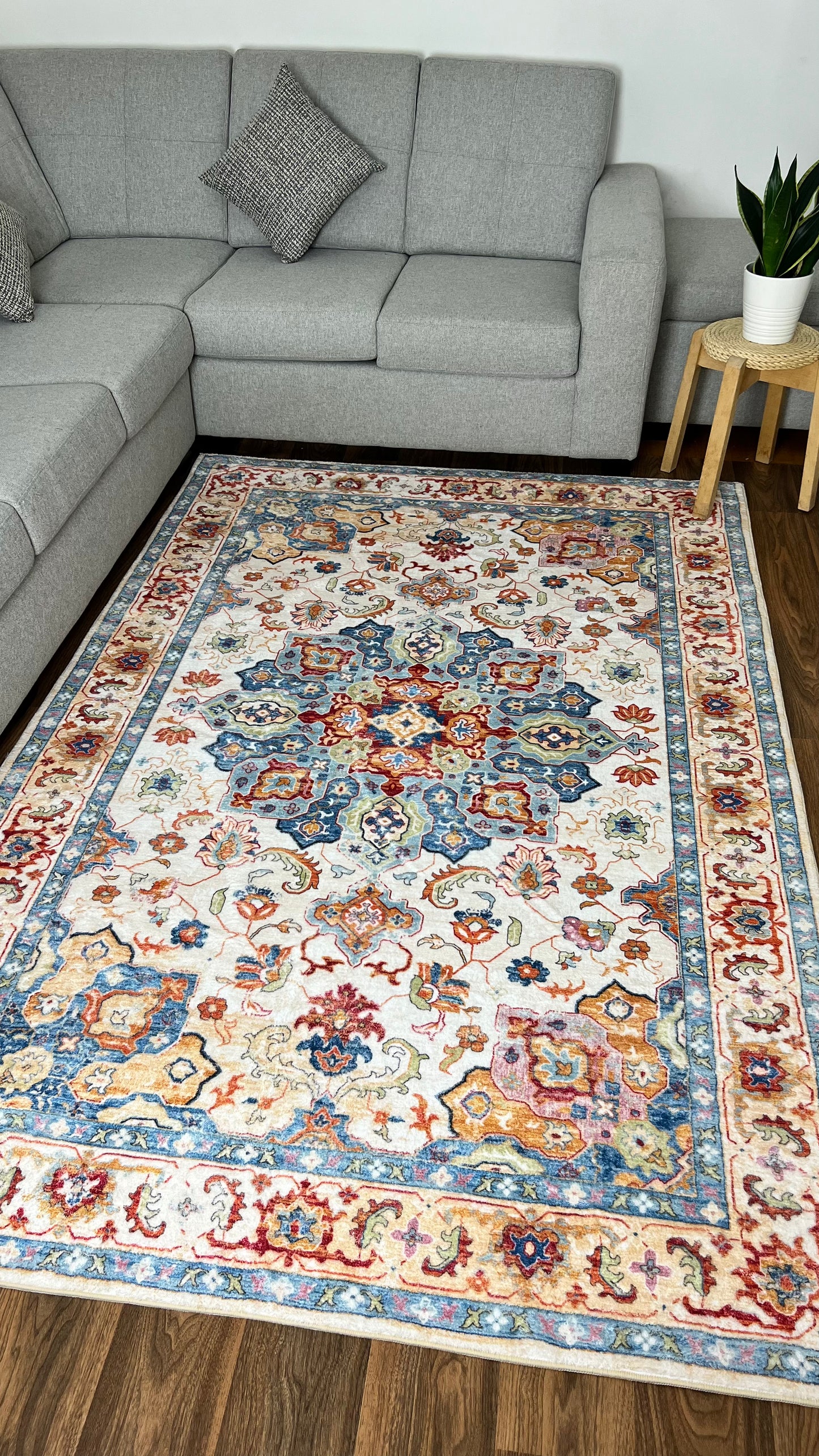 Modern Treasures: Persian Rugs Woven with Tradition