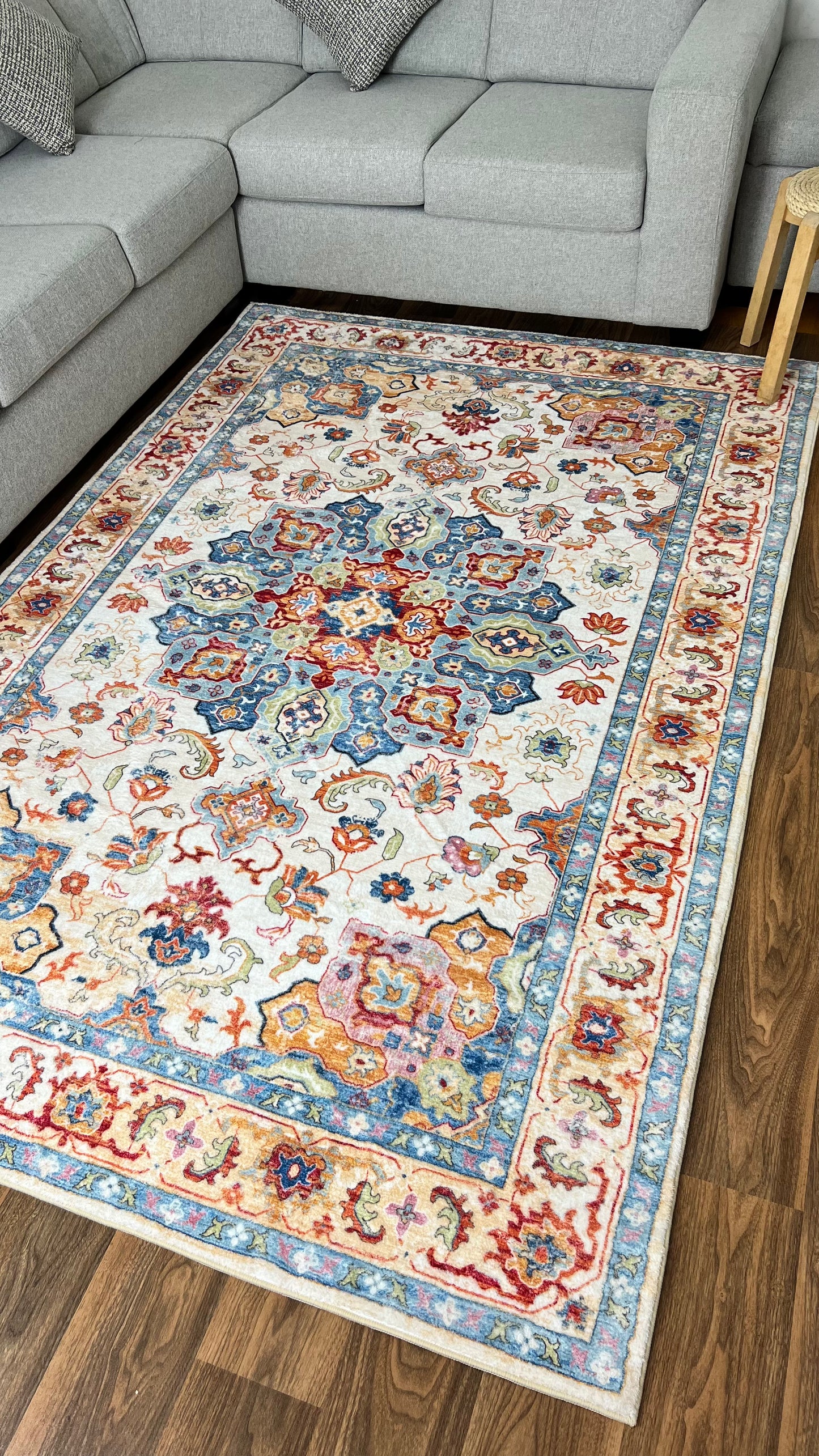 Modern Treasures: Persian Rugs Woven with Tradition
