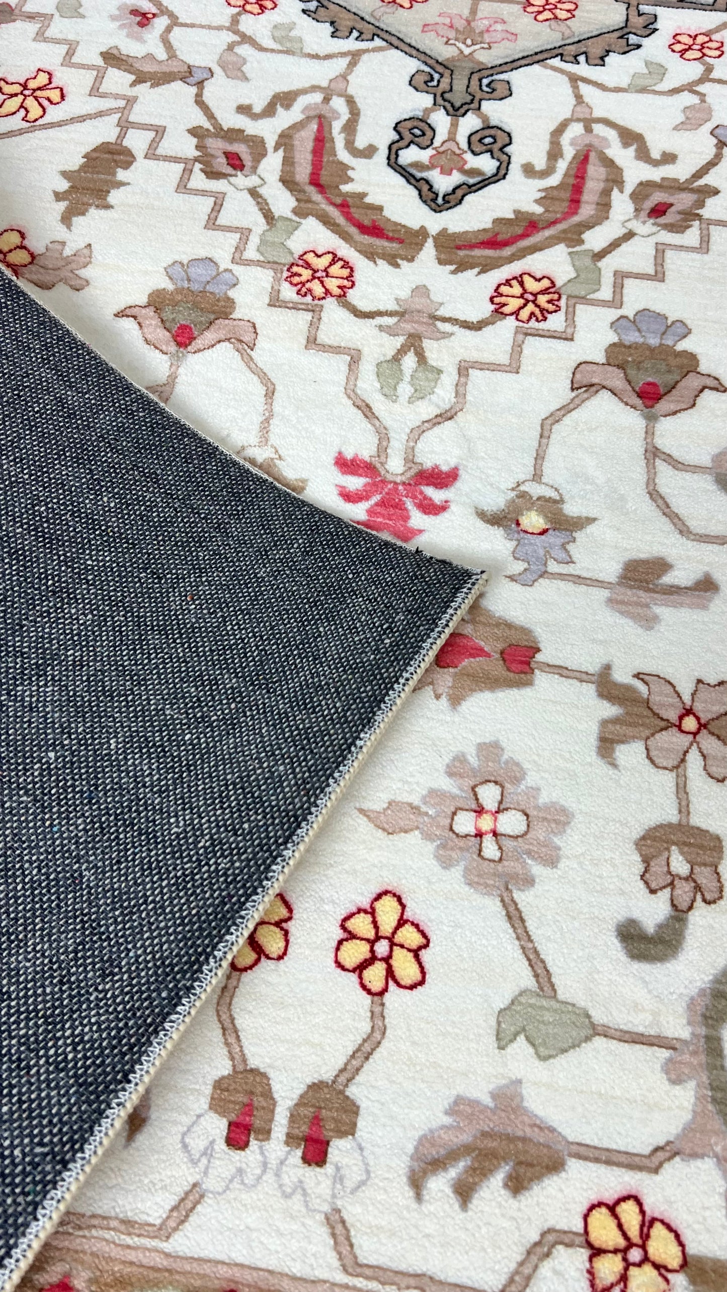 Inspired Living: Persian Rugs Infused with Artistry
