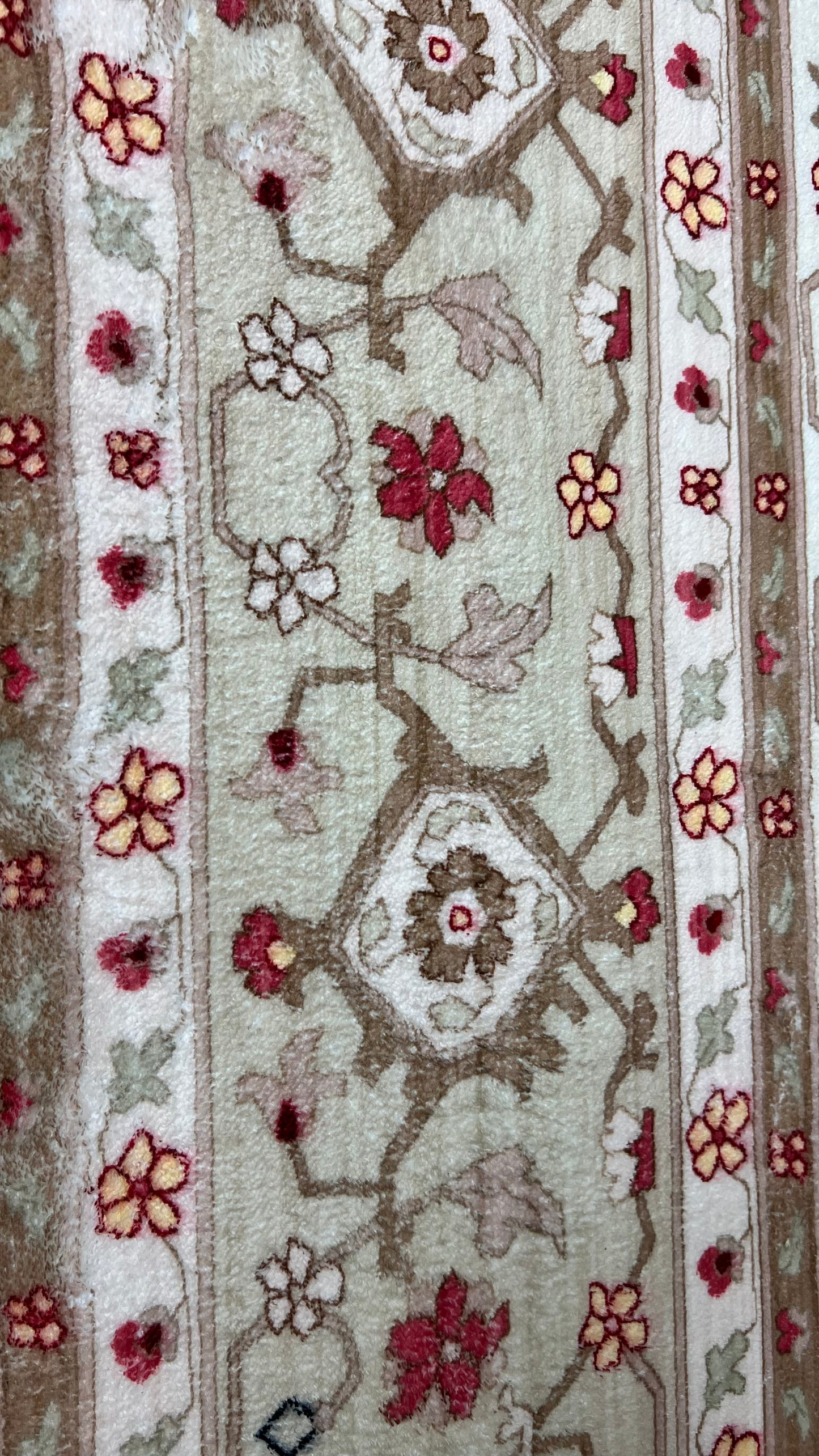 Inspired Living: Persian Rugs Infused with Artistry