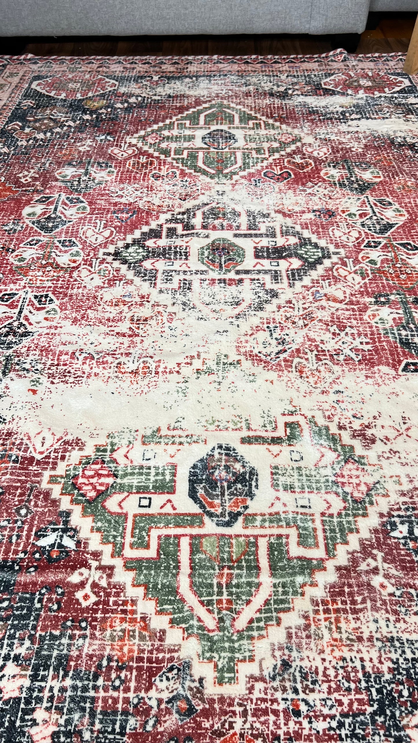 Clean, Click, Chic: Experience Machine-Washable Persian Rugs