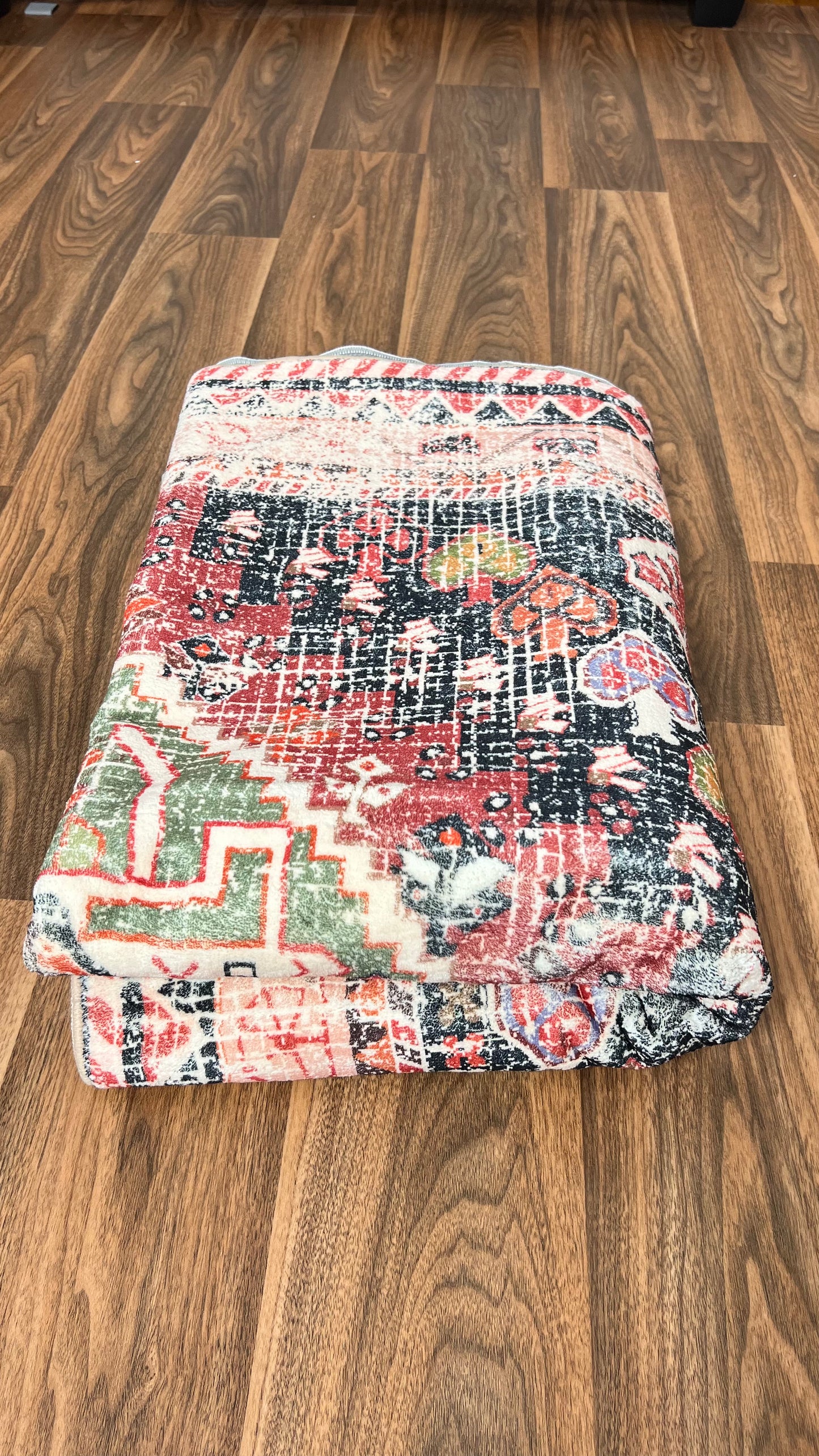 Clean, Click, Chic: Experience Machine-Washable Persian Rugs