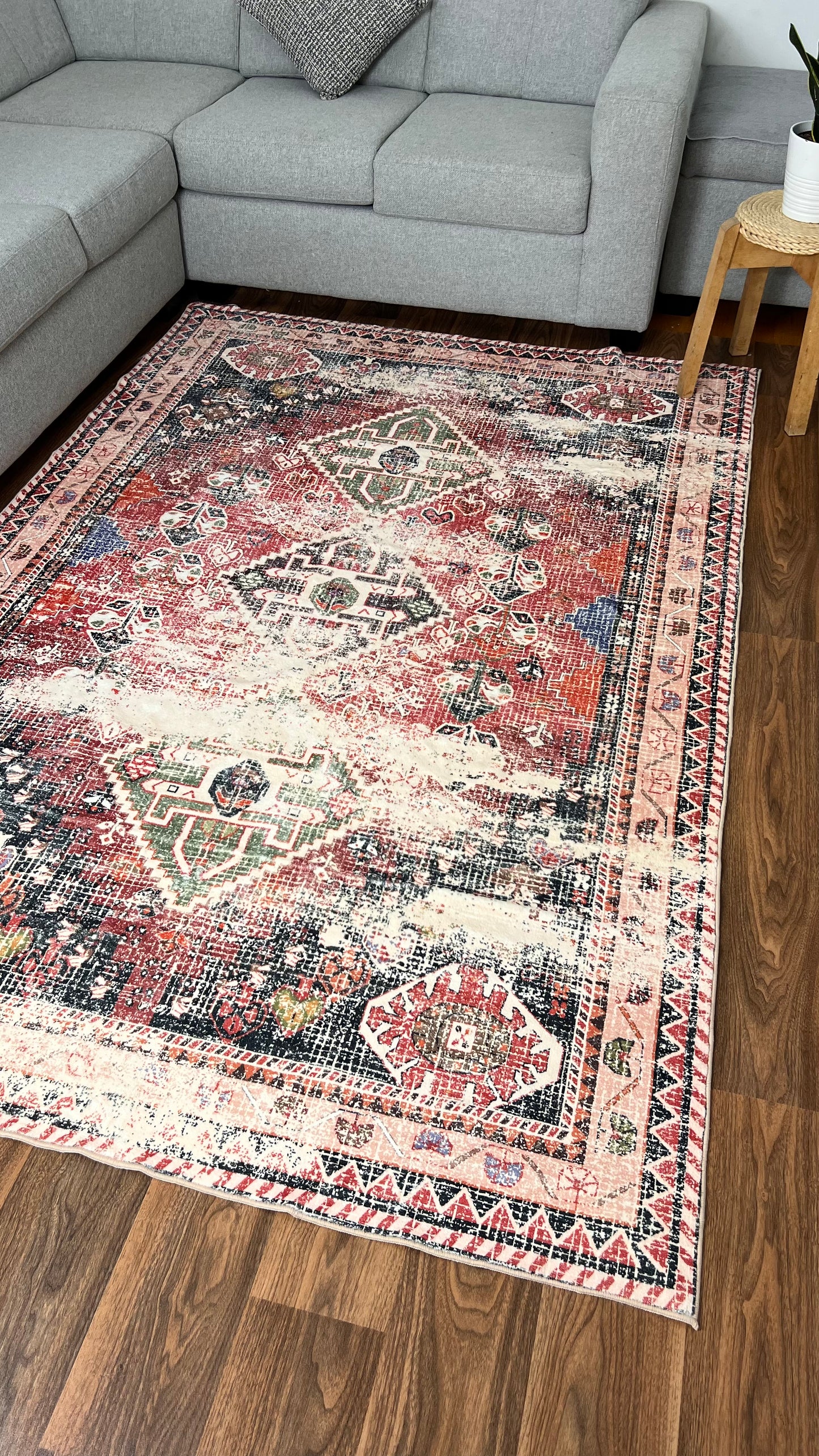 Clean, Click, Chic: Experience Machine-Washable Persian Rugs